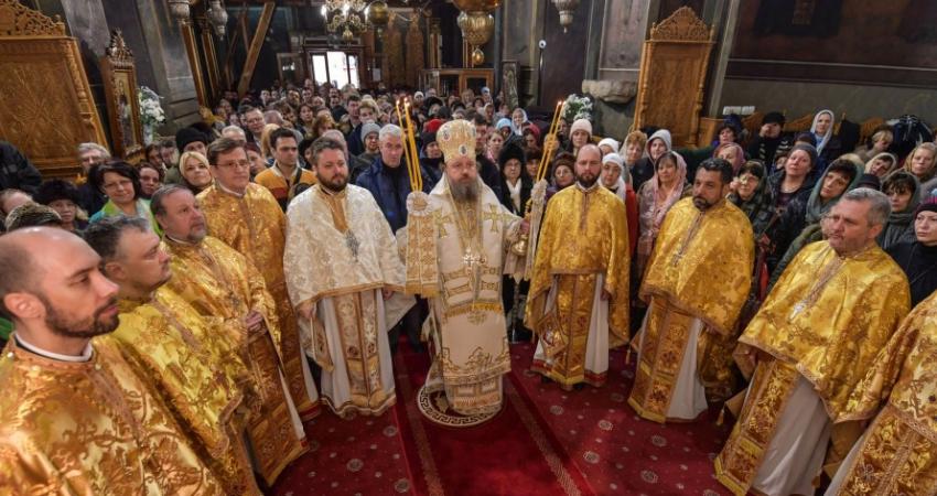 Sute de credincioşi s-au rugat Sfantului Antonie cel Mare