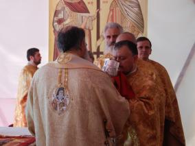 Impartasirea preotilor - Sfanta Liturghie